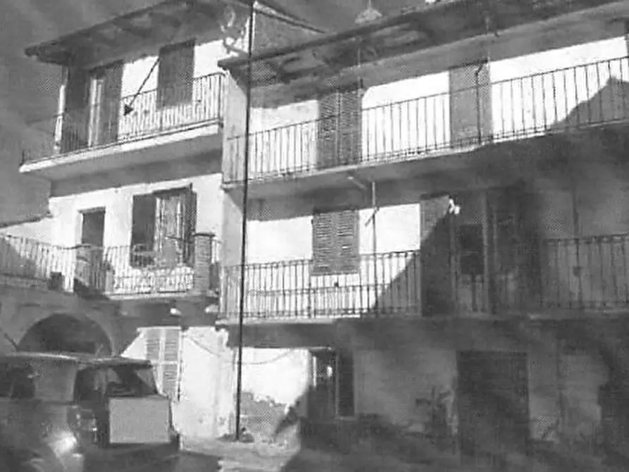 Immagine 1 di Casa indipendente in vendita  in Via Camillo Benso Conte di Cavour a Castelnuovo Belbo