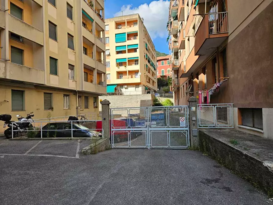 Immagine 1 di Locale commerciale in vendita  in Via Struppa a Genova