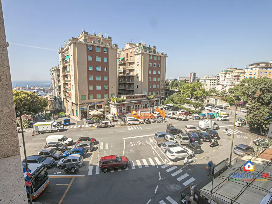 Immagine 1 di Appartamento in vendita  in Largo San Francesco da Paola a Genova