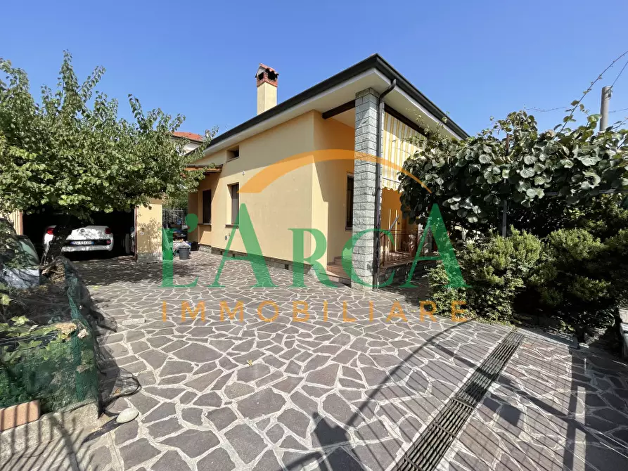 Immagine 1 di Villa in vendita  in Via San Francesco a Adrara San Martino