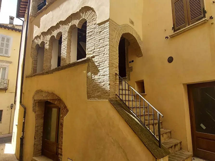 Immagine 1 di Appartamento in vendita  in Piazza Giordano Bruno a Massa Martana
