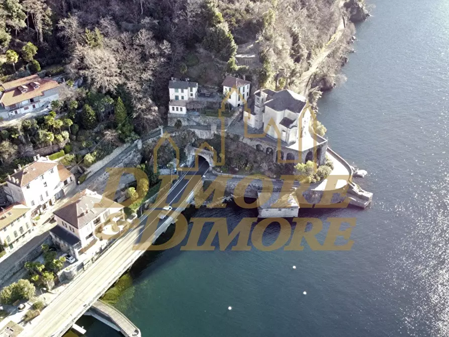 Immagine 1 di Villa in vendita  in Viale Garibaldi a Maccagno Con Pino E Veddasca
