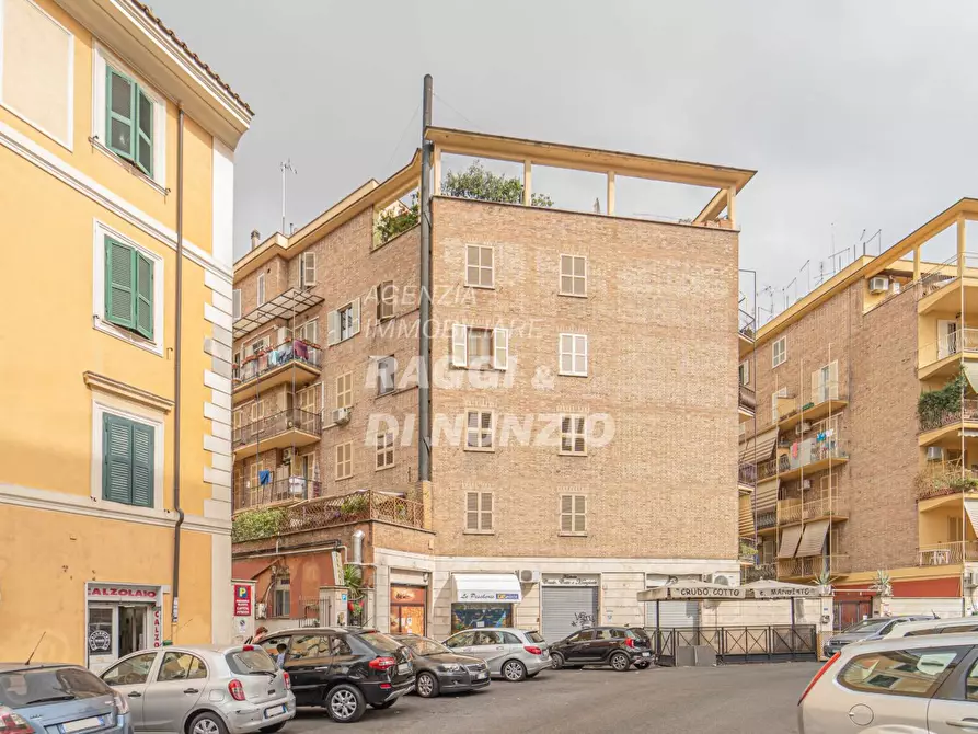 Immagine 1 di Appartamento in vendita  in Via dei Fulvi a Roma