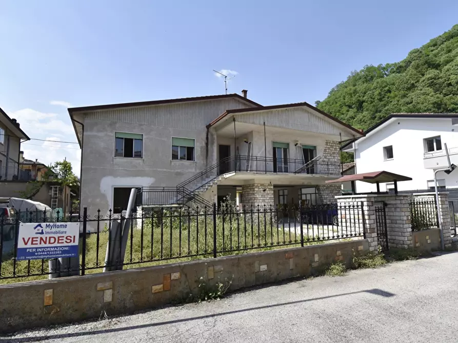 Immagine 1 di Casa indipendente in vendita  in via trieste a Chiampo