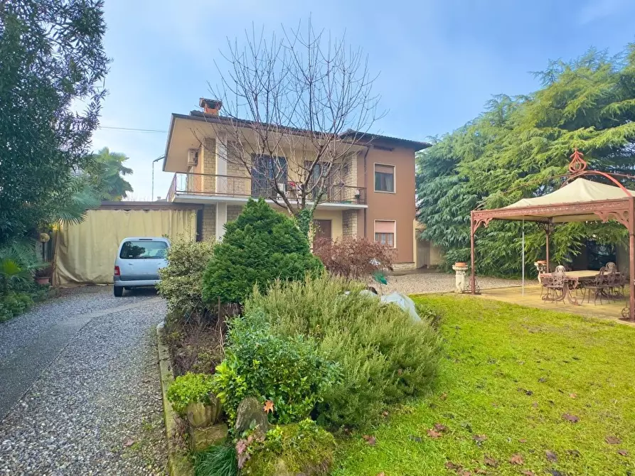 Immagine 1 di Villa in vendita  in Via G. Verdi a Palazzolo Sull'oglio