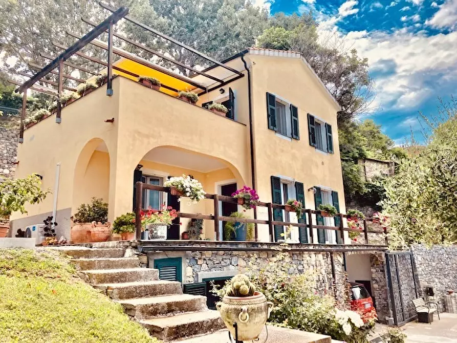 Immagine 1 di Villa in vendita  a Finale Ligure