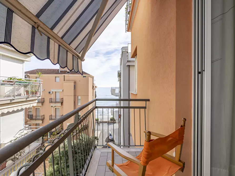 Immagine 1 di Appartamento in vendita  in Via Roma a Alassio