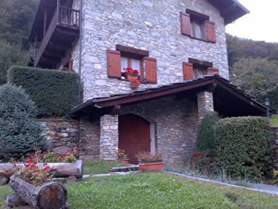 Immagine 1 di Villa in vendita  in via Olivetti a Alpette