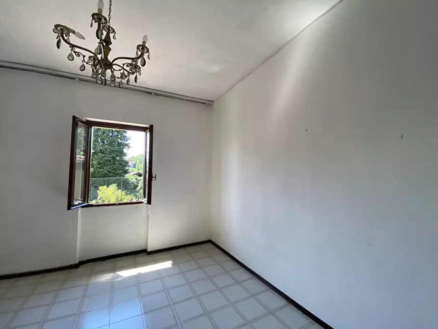 Immagine 1 di Appartamento in vendita  in Via della Repubblica a Laveno-Mombello
