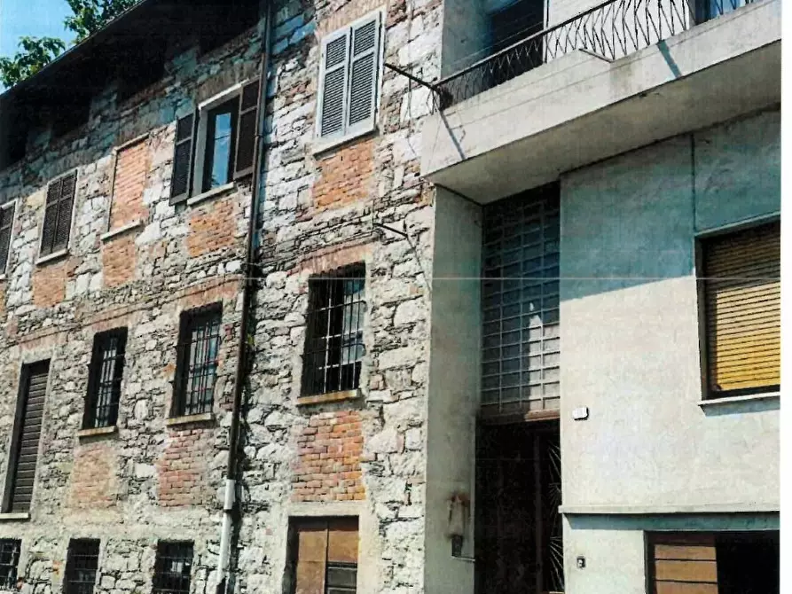 Immagine 1 di Appartamento in vendita  in Via Alzo a Pogno
