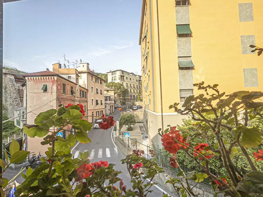 Immagine 1 di Appartamento in vendita  in Via Romana di Quarto a Genova