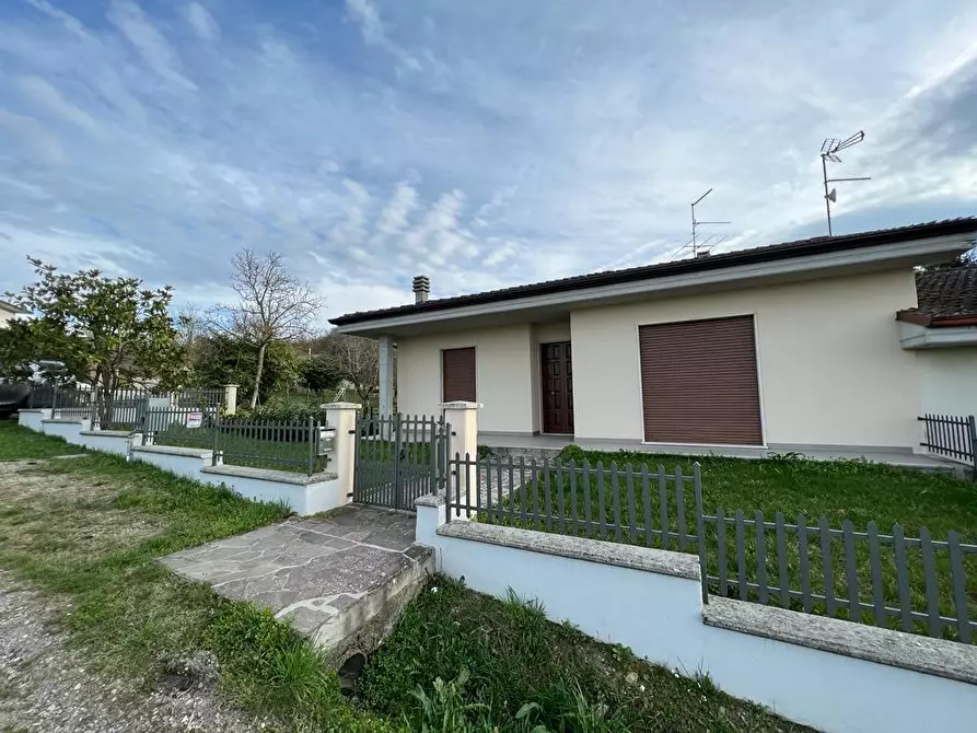 Immagine 1 di Casa indipendente in vendita  in via europa a Lugagnano Val D'arda