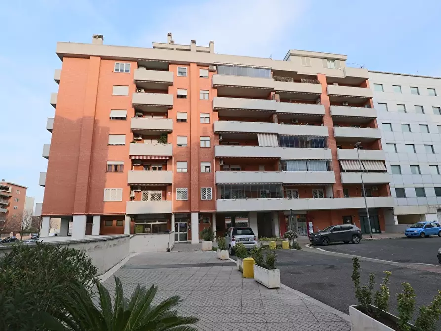 Immagine 1 di Appartamento in vendita  in via beniamino segre a Roma