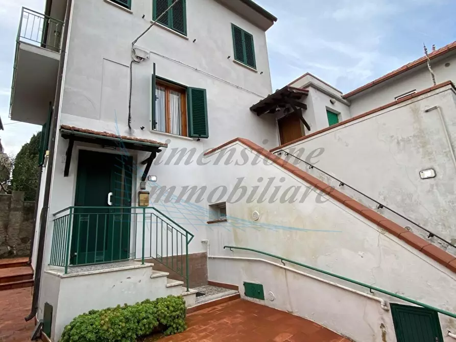 Immagine 1 di Appartamento in vendita  in Piazza Antonio Gramsci a Rosignano Marittimo