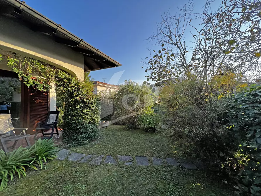 Immagine 1 di Villa in vendita  in Via San Giovanni Bosco a Cittiglio