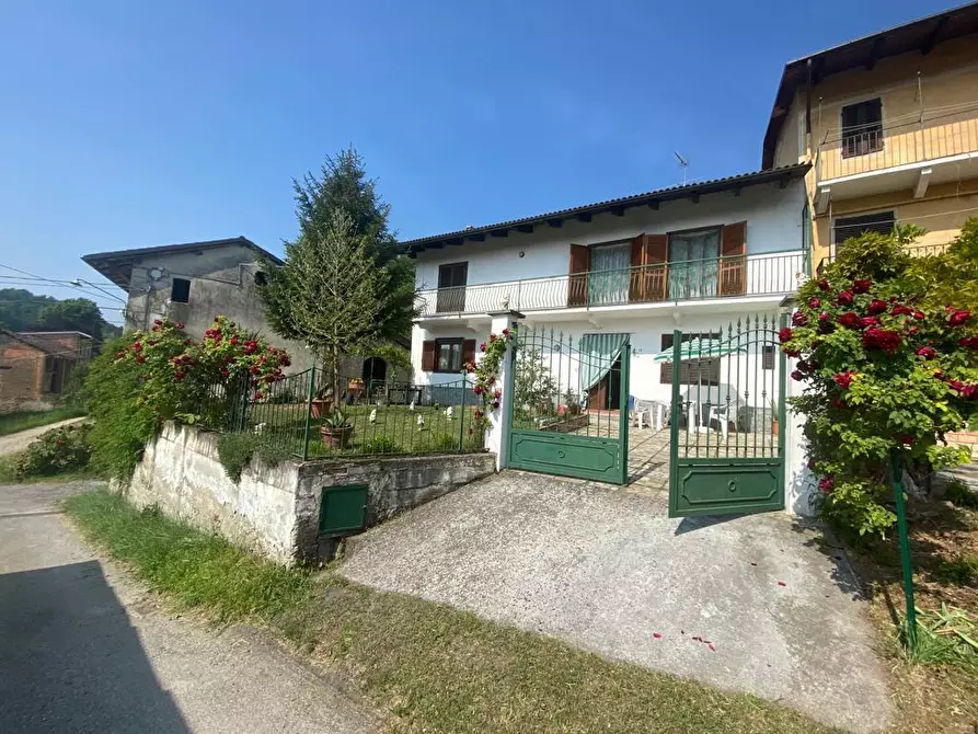 Immagine 1 di Villa in vendita  in Via Curto a Camino