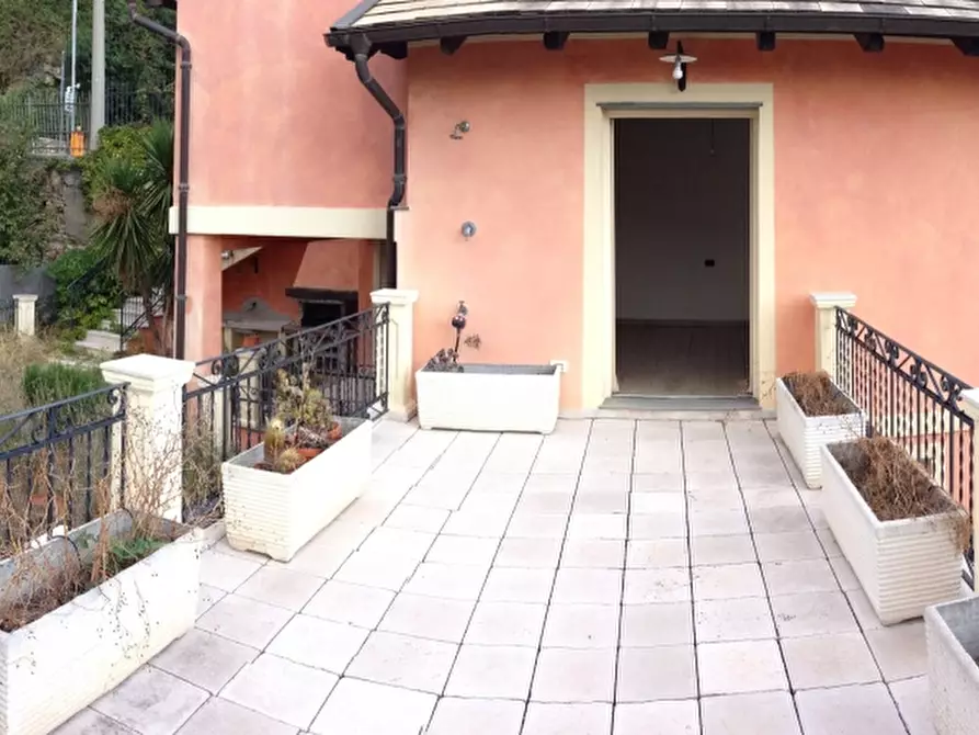 Immagine 1 di Villa in vendita  a Alassio
