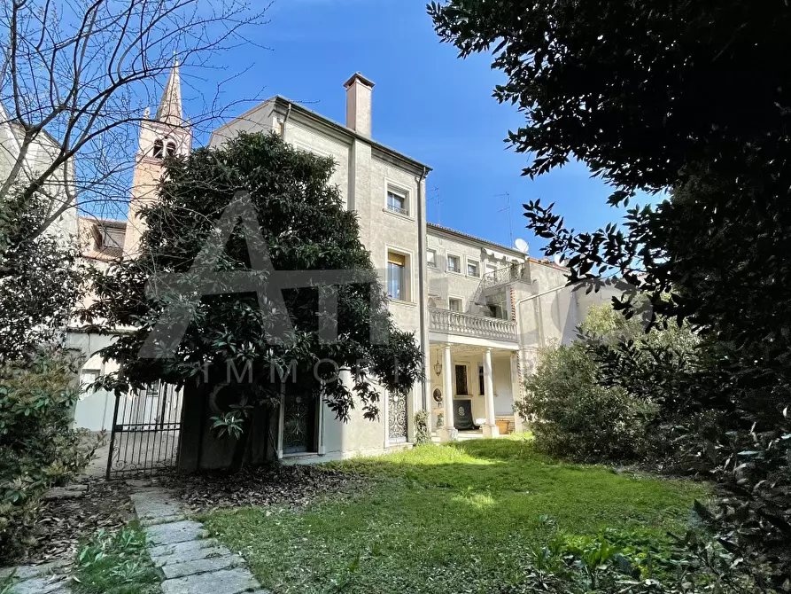 Immagine 1 di Villa in vendita  in Via Ponte della Roda a Rovigo