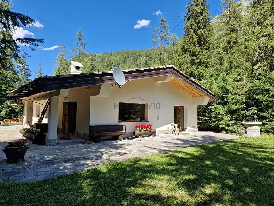 Immagine 1 di Villa in vendita  in Frazione Pera Carà a La Thuile