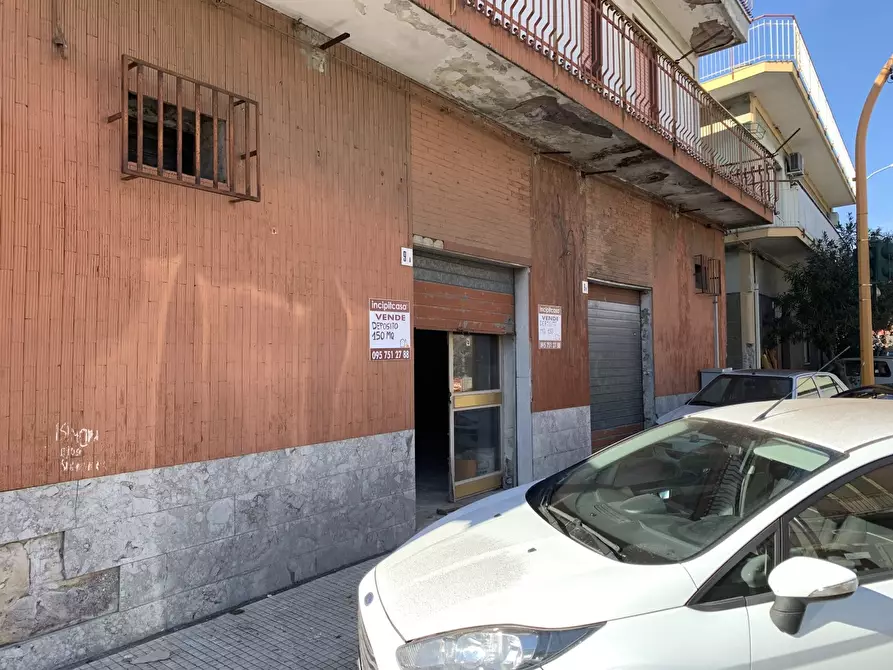 Immagine 1 di Negozio in vendita  in Via Etnea a Gravina Di Catania
