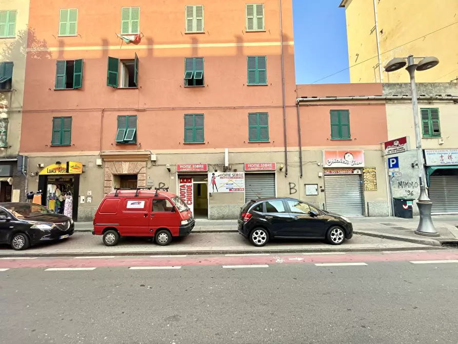 Immagine 1 di Negozio in affitto  in Via Teresio Mario Canepari a Genova