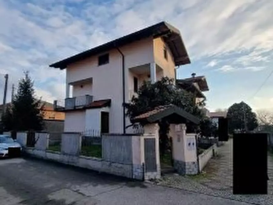 Immagine 1 di Villa in vendita  in Via Arturo Toscanini a Bellinzago Novarese