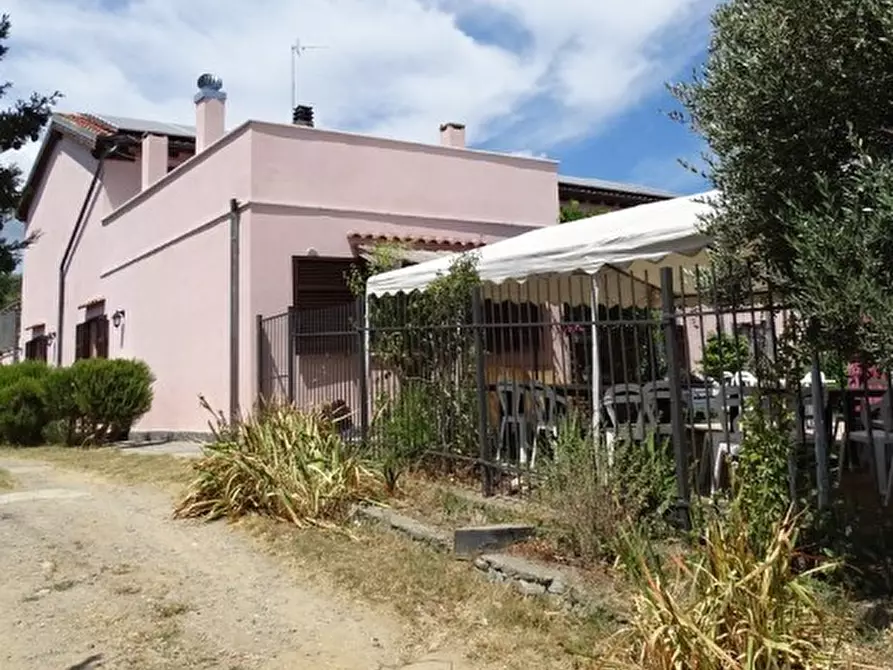 Immagine 1 di Agriturismo in vendita  in Via Pietragrossa a Savona