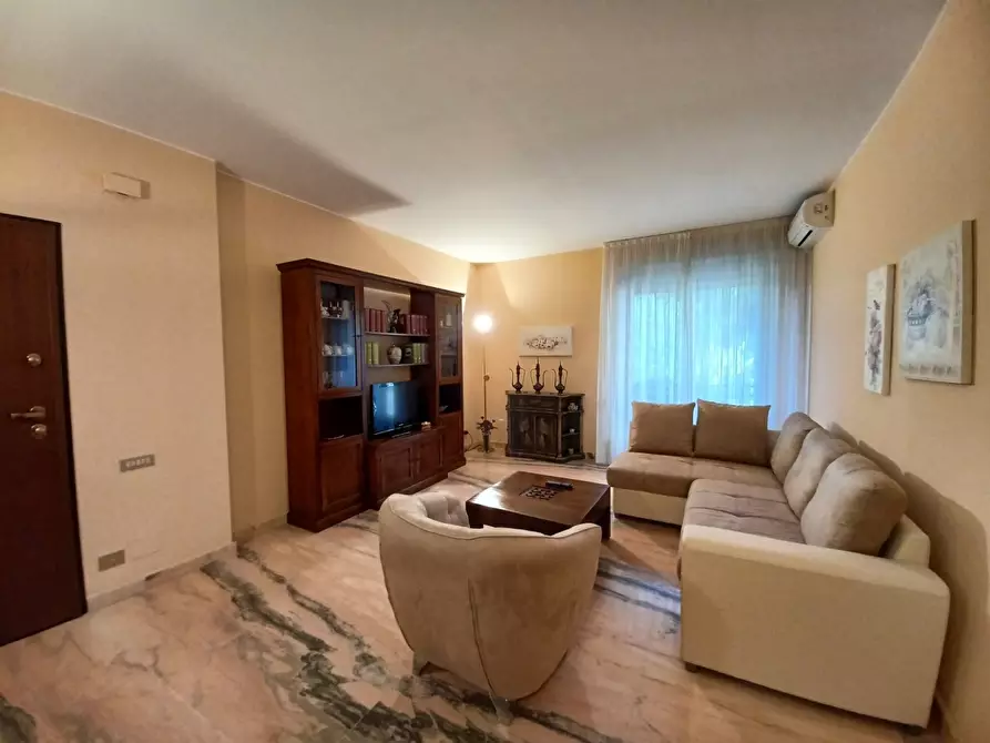 Immagine 1 di Appartamento in vendita  in Via De Amicis a San Remo