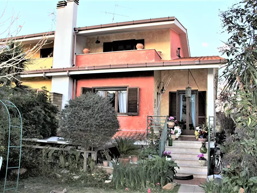 Immagine 1 di Casa indipendente in vendita  in Via Ezio Maroncelli a Civitavecchia