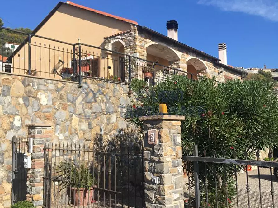 Immagine 1 di Villa in vendita  in Via Fossati a Badalucco