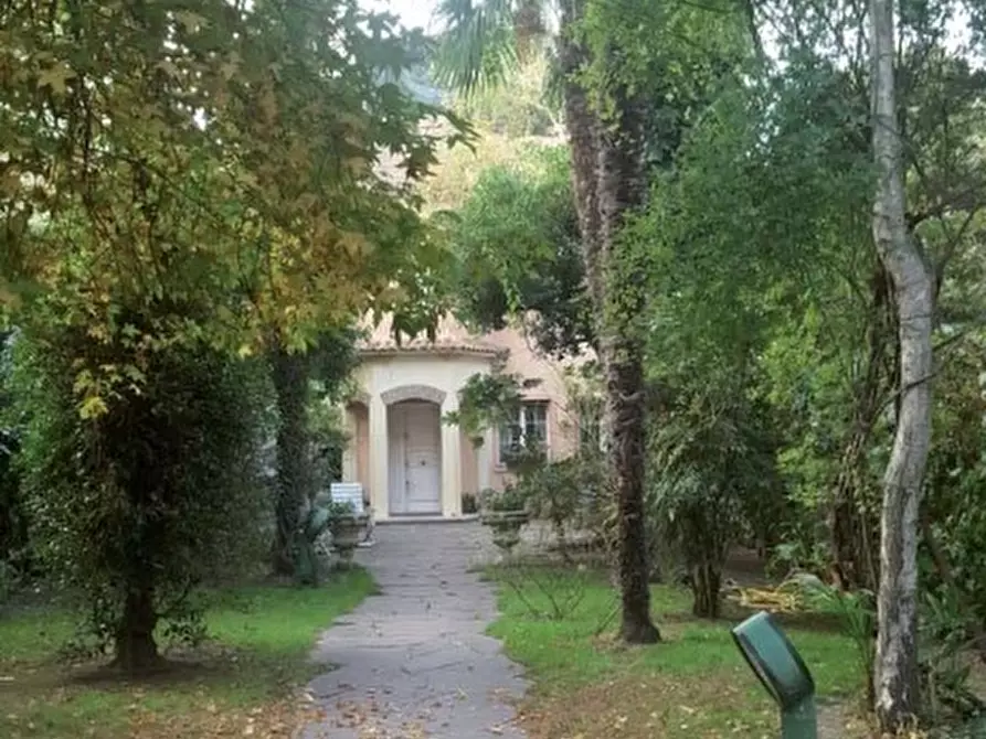 Immagine 1 di Villa in vendita  in Via Paolo Erizzo a Venezia