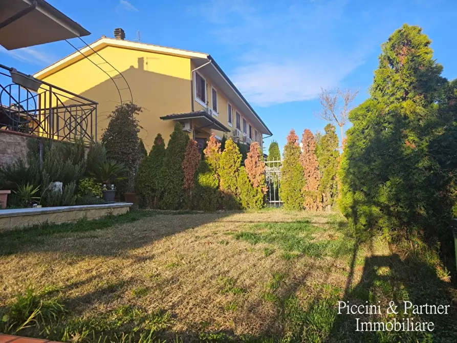 Immagine 1 di Villa in vendita  in Via Prati Fioriti a Magione