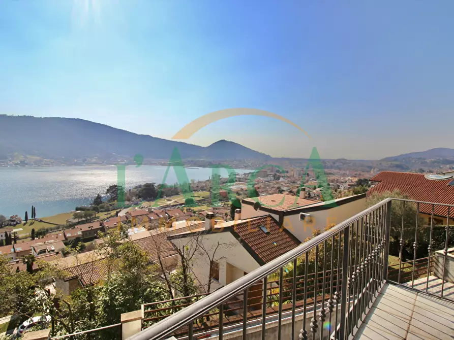 Immagine 1 di Villa in vendita  a Sarnico