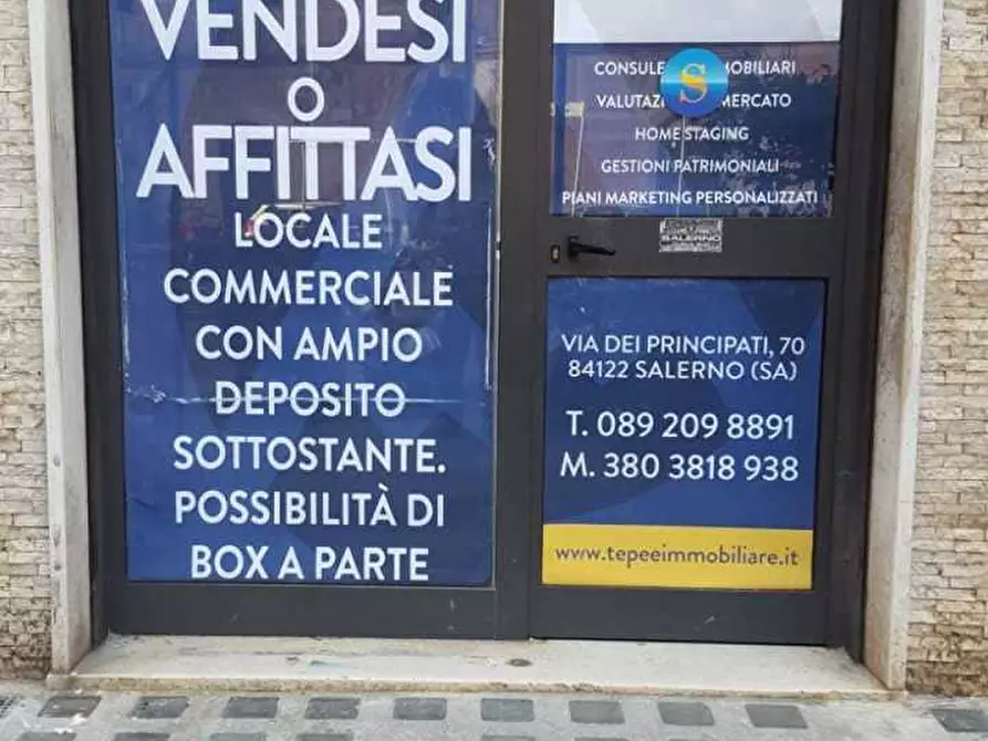 Immagine 1 di Negozio in vendita  in Piazza Sedile di Portarotese a Salerno