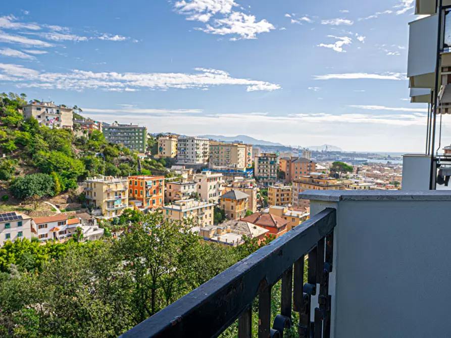 Immagine 1 di Appartamento in vendita  in Piazzale dei glicini a Genova