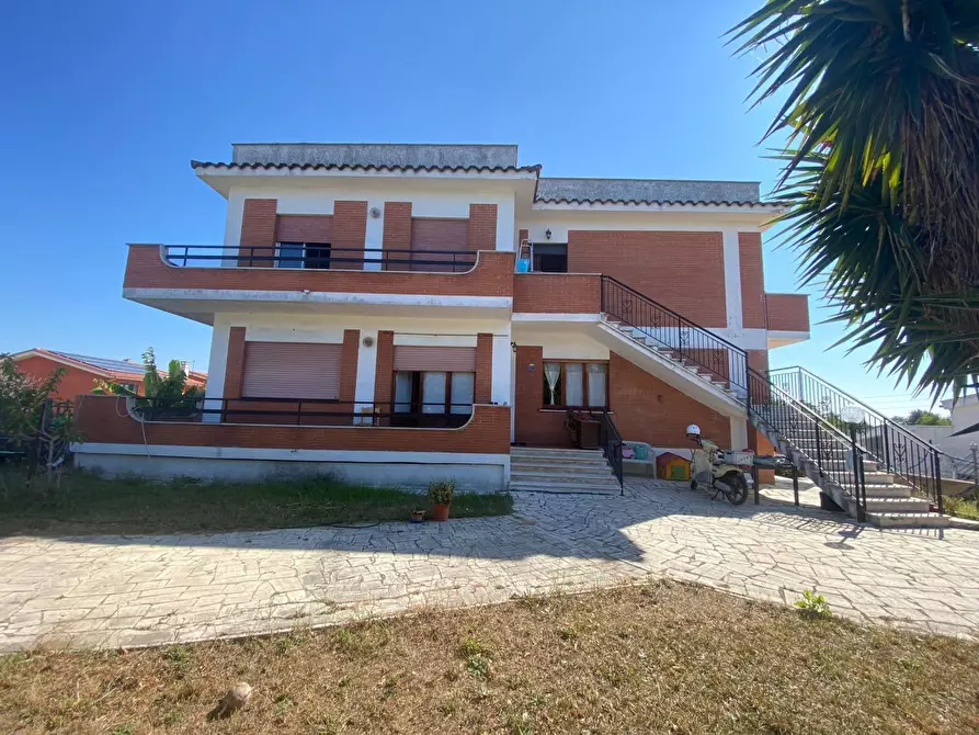 Immagine 1 di Villa in vendita  in Via Rinascimento a Anzio