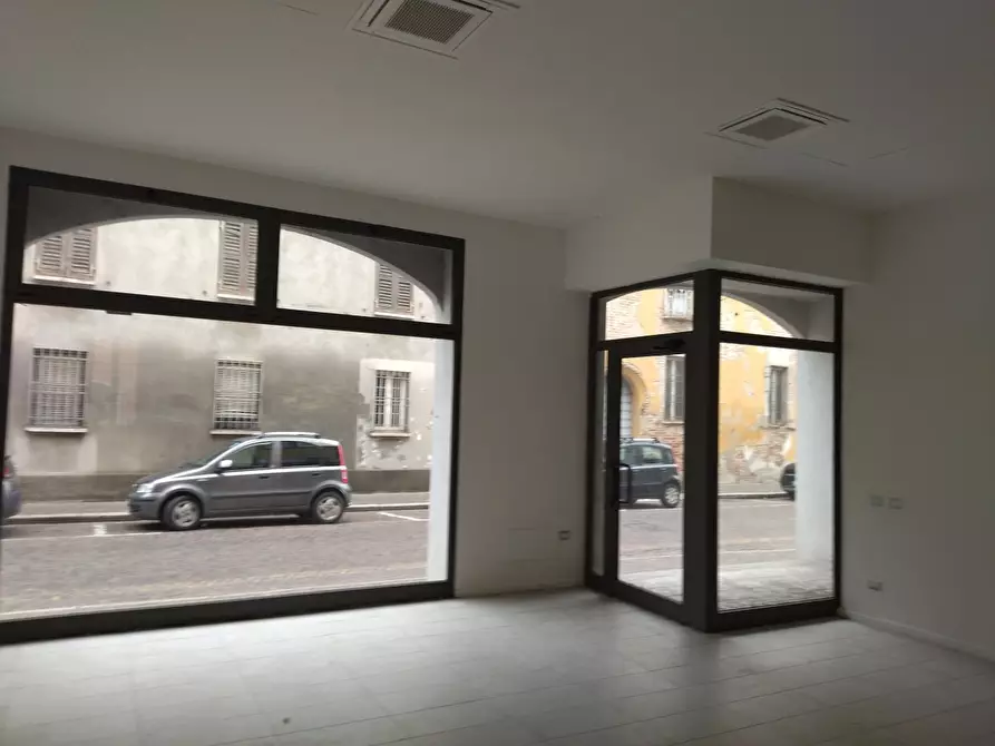 Immagine 1 di Attività commerciale in affitto  in Via Camillo Benso Conte di Cavour a Casalmaggiore