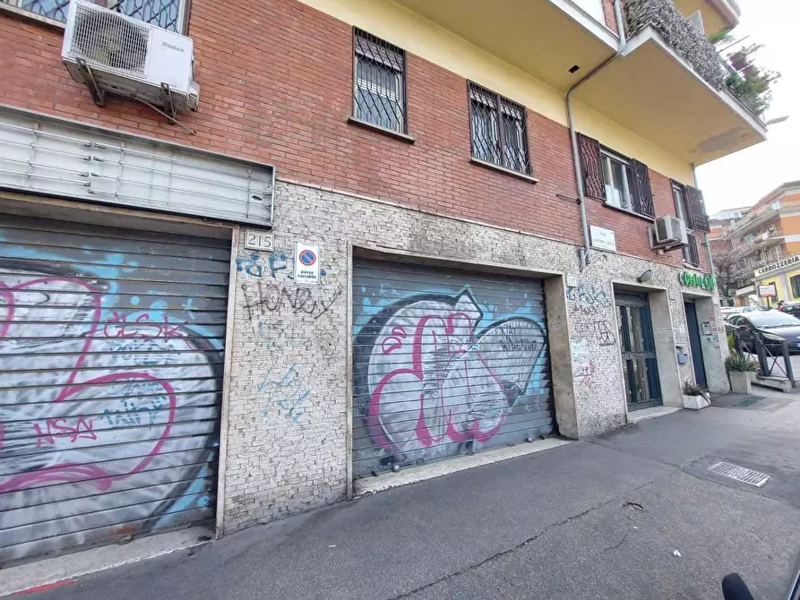 Immagine 1 di Negozio in vendita  in Via Gaspare Gozzi a Roma