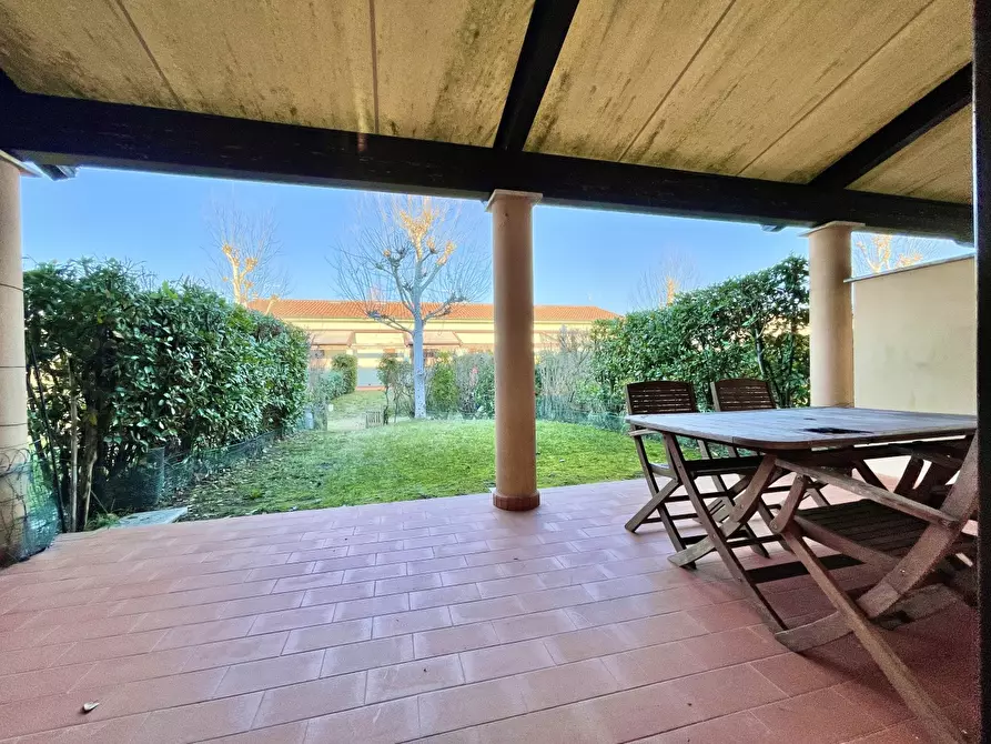 Immagine 1 di Villa in vendita  a Montignoso