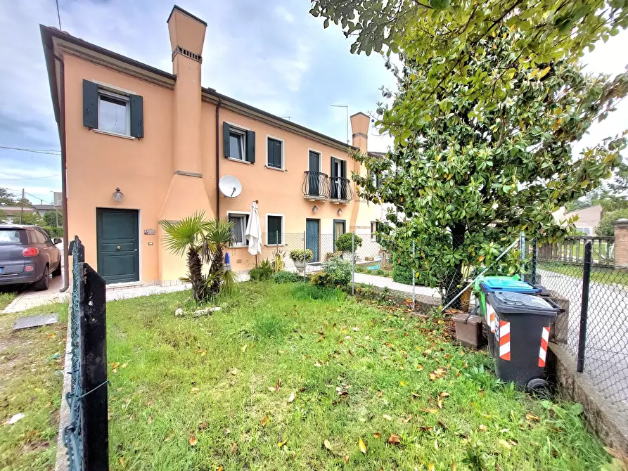 Immagine 1 di Villa in vendita  in Via Capitello a Porto Viro
