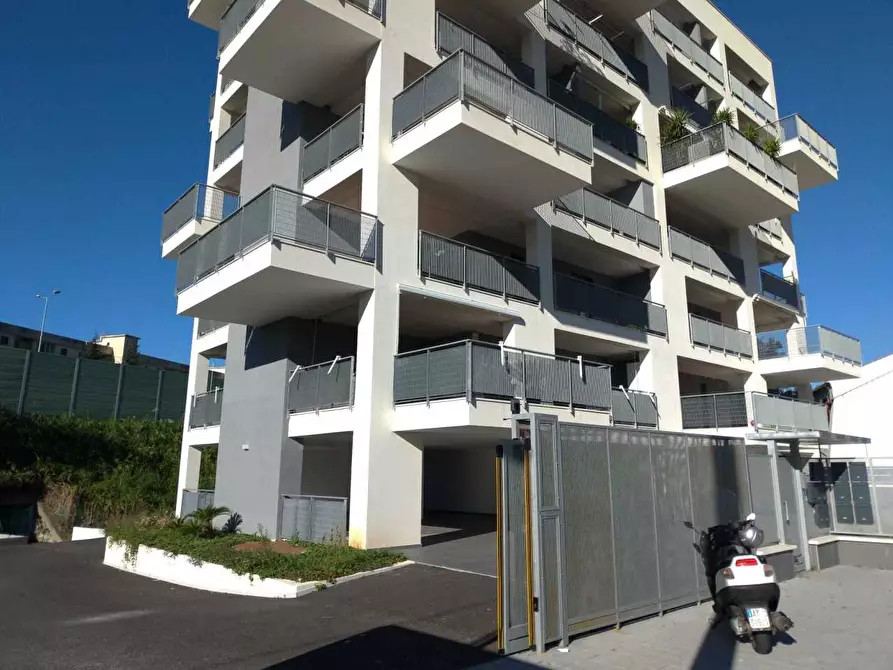 Immagine 1 di Appartamento in vendita  in via marchiafava a Salerno