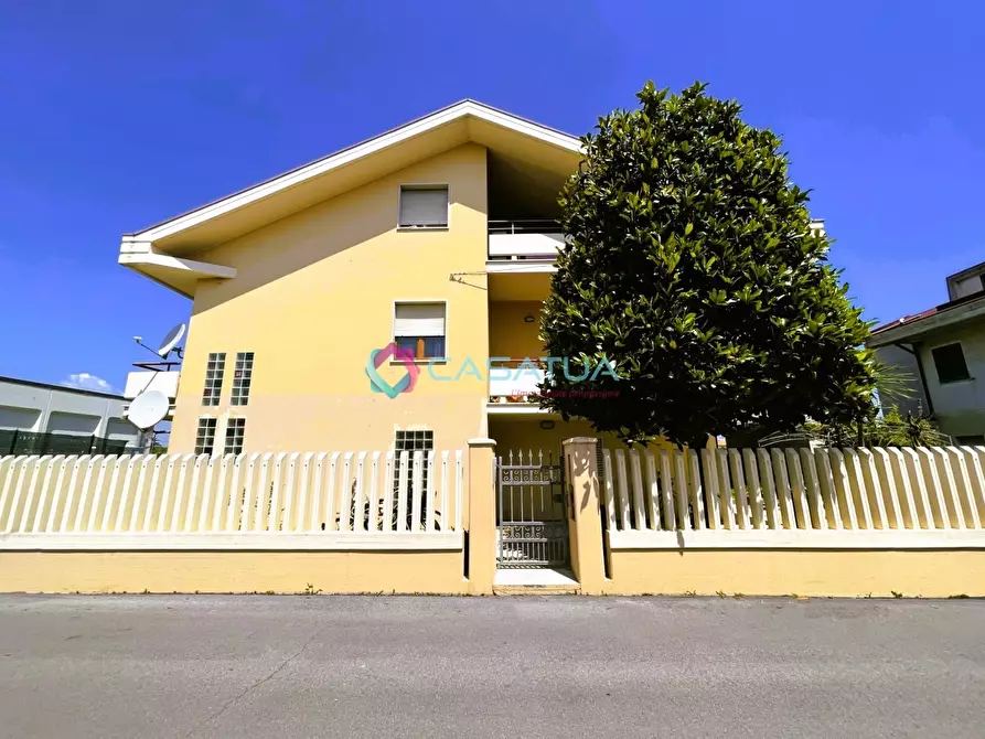 Immagine 1 di Appartamento in vendita  in Via Prati di Tivo a Pineto