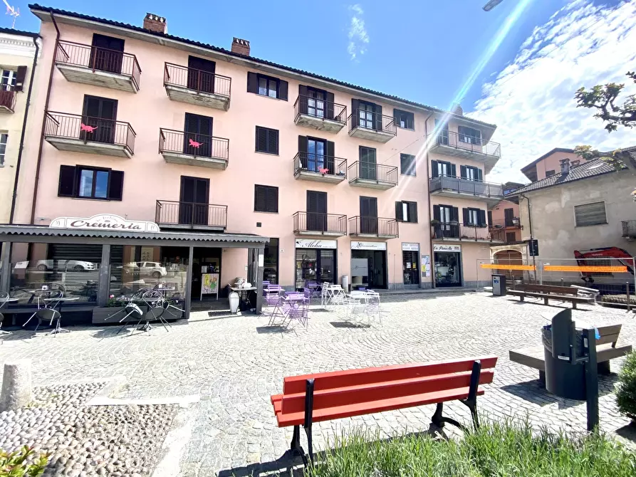 Immagine 1 di Appartamento in vendita  in Piazza Vittorio Emanuele a Barolo