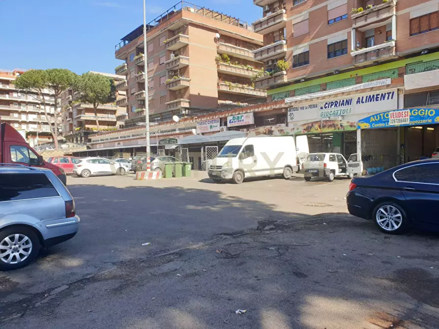 Immagine 1 di Negozio in vendita  in Via Monte Bianco a Guidonia Montecelio