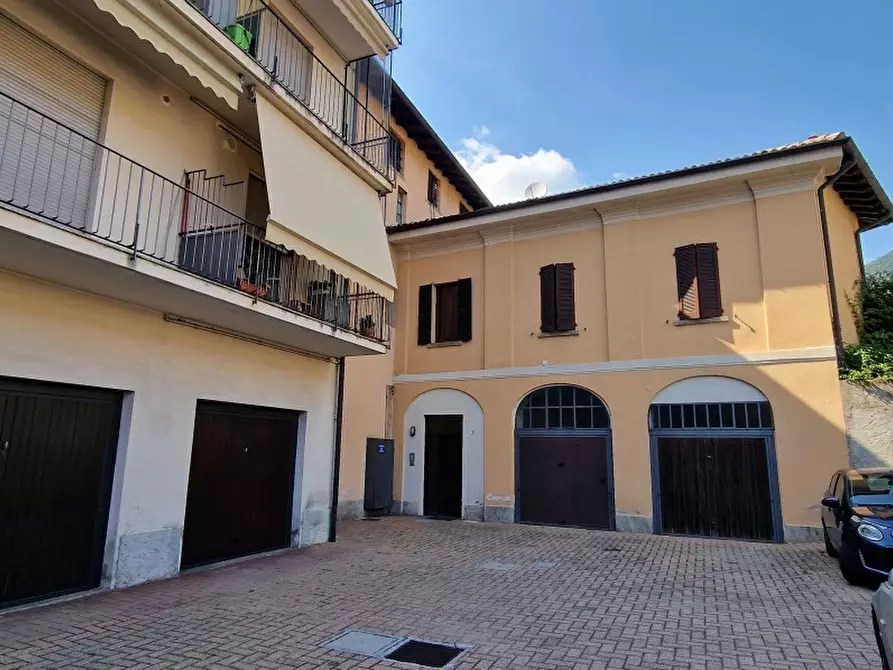 Immagine 1 di Appartamento in vendita  in Via Fiume a Ponte Lambro
