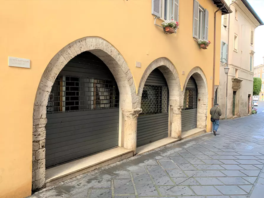 Immagine 1 di Negozio in affitto  in Strada Vittorio Emanuele a Anagni