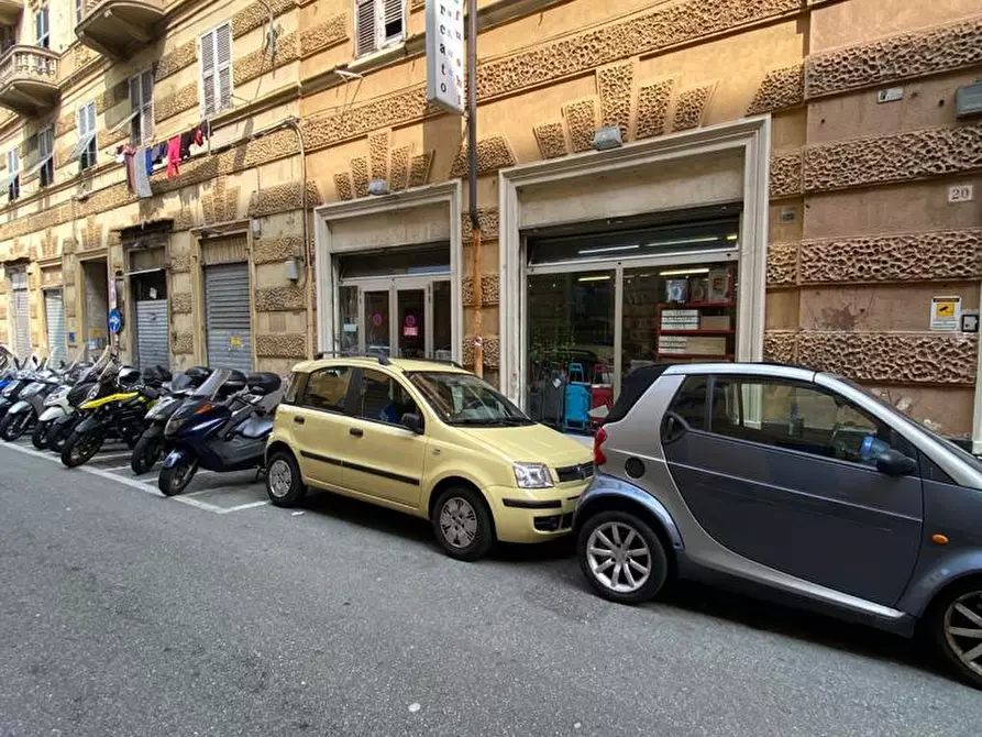 Immagine 1 di Negozio in vendita  in Via Rolando a Genova