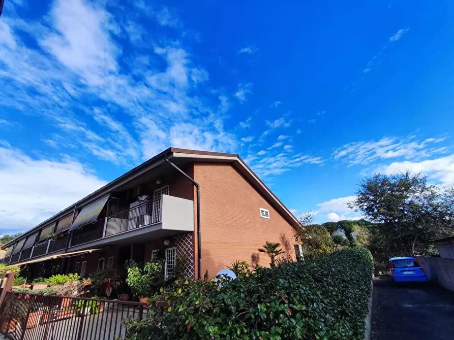 Immagine 1 di Villa in vendita  in via giuseppe garibaldi a Guidonia Montecelio