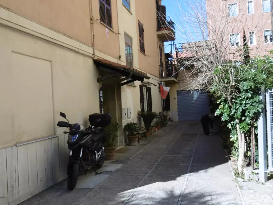 Immagine 1 di Appartamento in vendita  in PIAZZA DEI VISCONTI a Roma