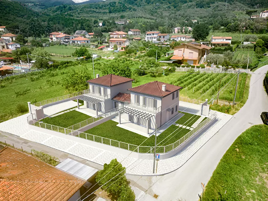 Immagine 1 di Terreno edificabile in vendita  in Via Isola a Ortonovo
